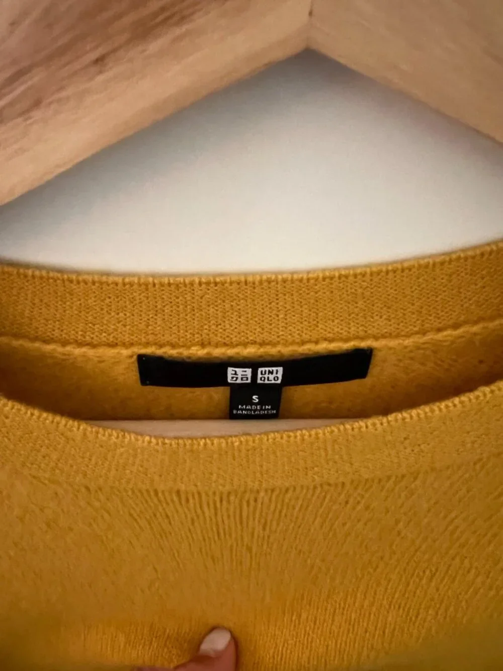 UNIQLO Mustard Yellow Crewneck Sweater - Size Small - New - Picture 4 of 4